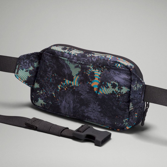 Lululemon Mini Belt Bag NWT - Picture 6 of 9